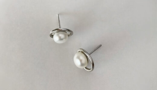 ビジネスシーンでも好印象。淡水パール×リングピアス
