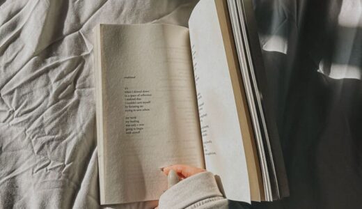 本棚を気にせず、“紙の読書”を楽しんでいます