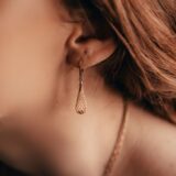 「ピアスが似合わない」と言われたとき、私たちが立ち止まる理由